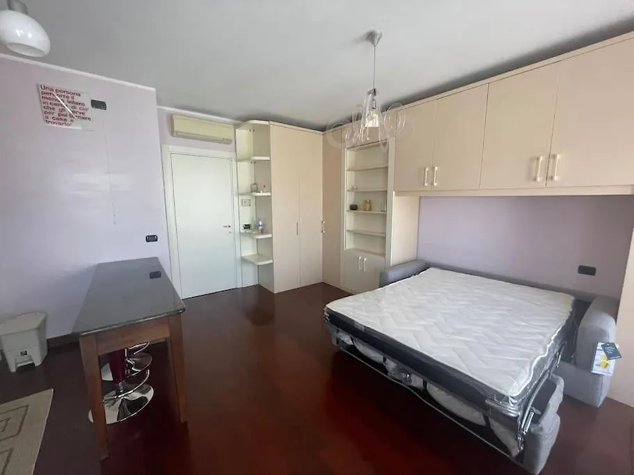 Navigli - 3 People Apartment Milan
